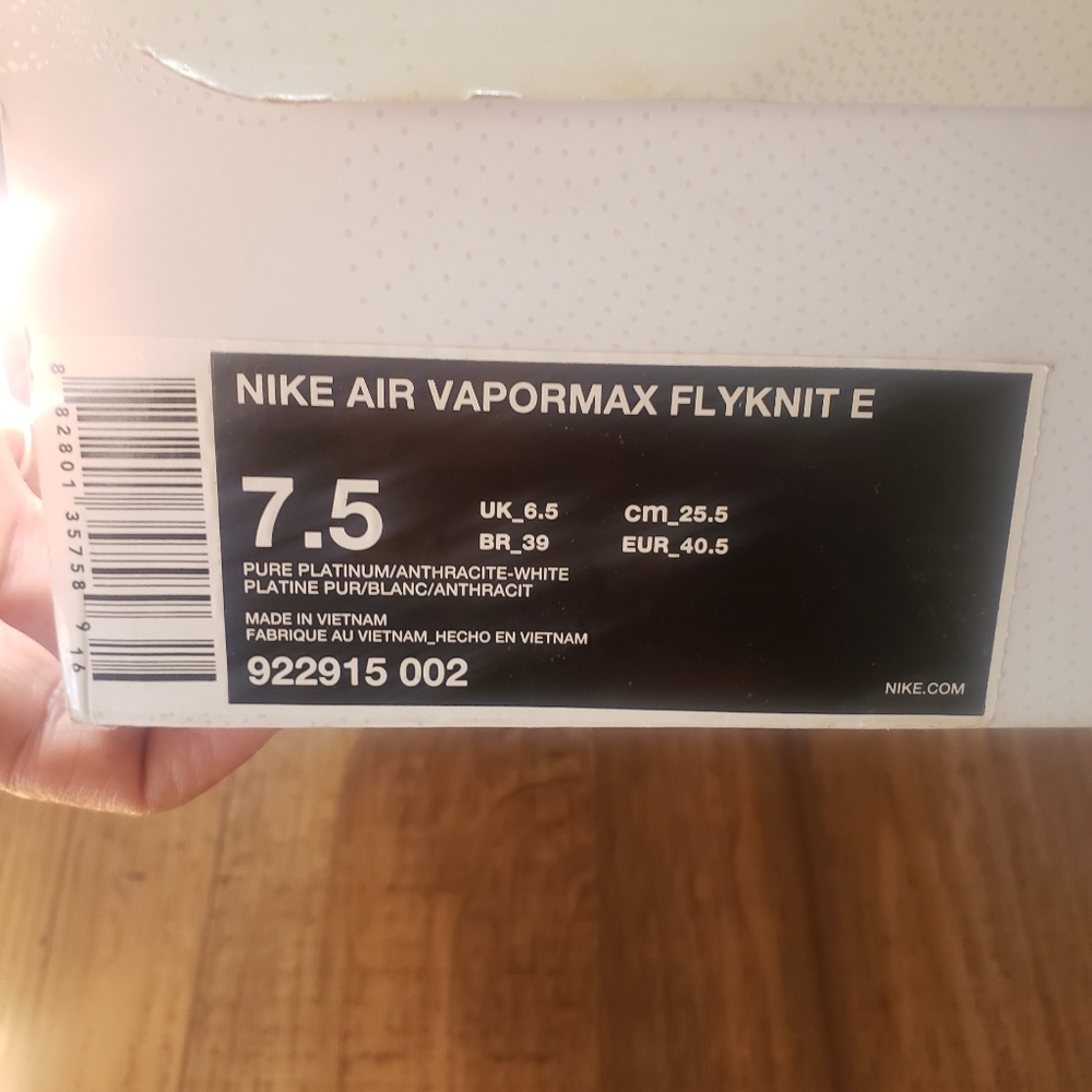 Nike  Air VaporMax Flyknit - Picture 3 of 6